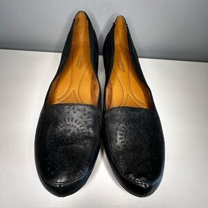 Naturalizer Black Leather Loafer Flats Laser Cut Detail Size 8 like new